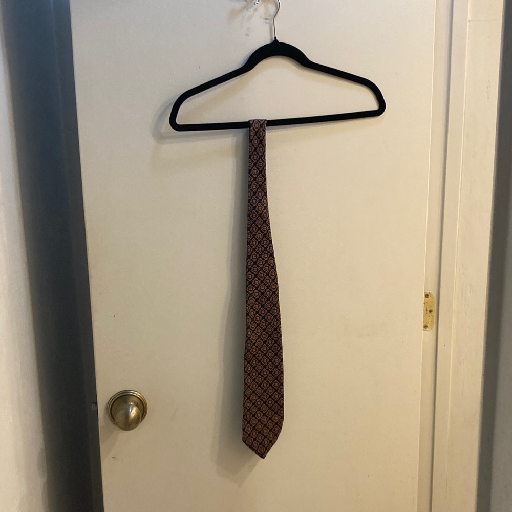 Puritan Geometric Red and Black Tie